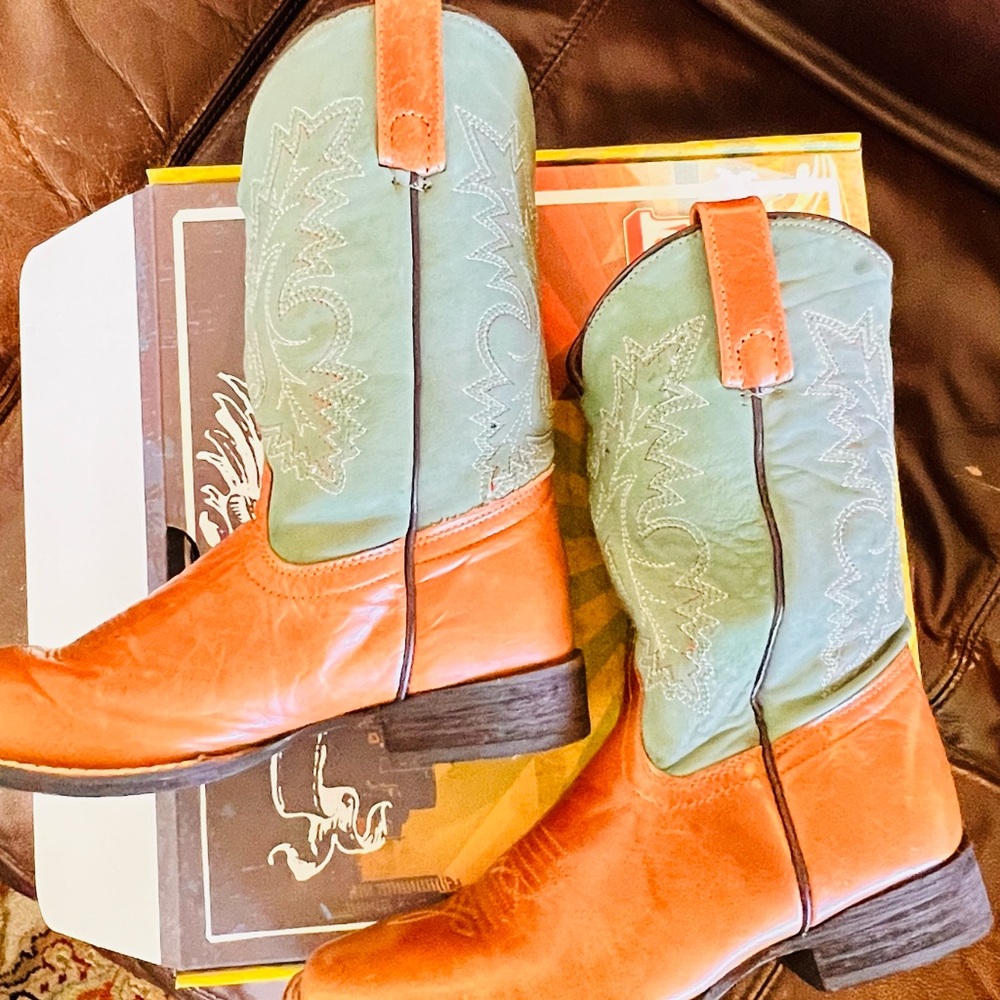 Kids boots size 5.5 new in box. Durango brand